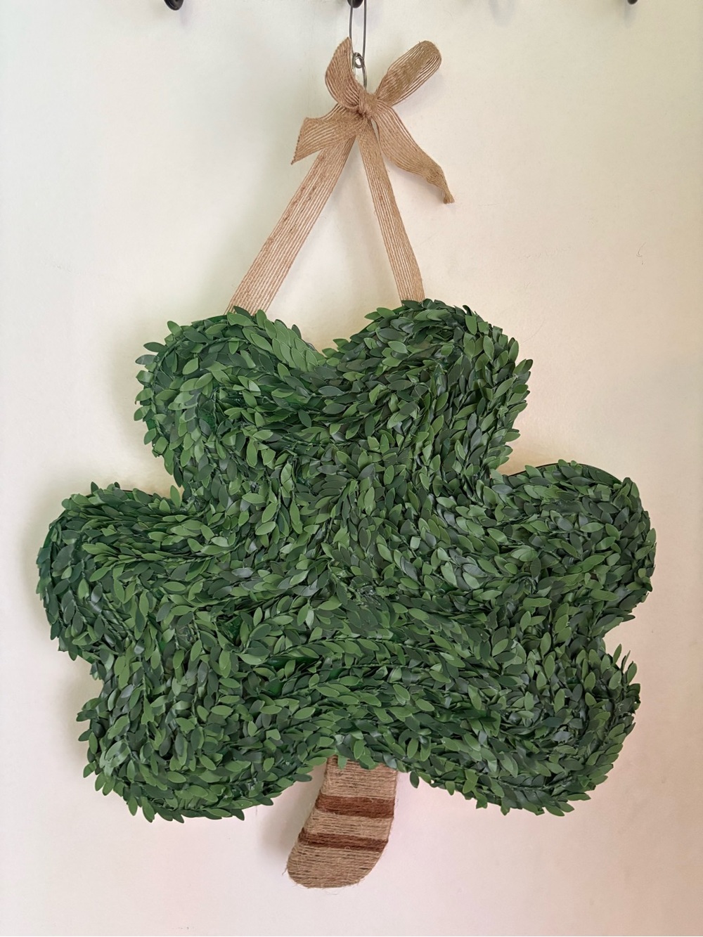 Yousoontic NWT St. Patrick's Day Mantel Wall Decoration - Green. Ready to hang!
